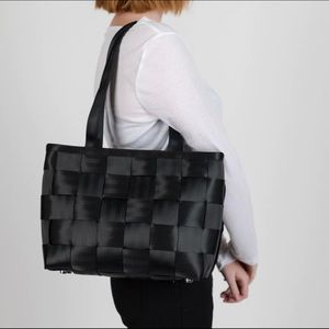 Harvey’s Large Black Seatbelt Bag Tote